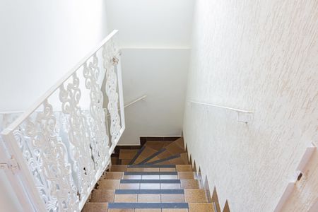 Casa à venda com 185m², 3 quartos e 3 vagas Casa à venda com 185m², 3 quartos e 3 vagasEscada
