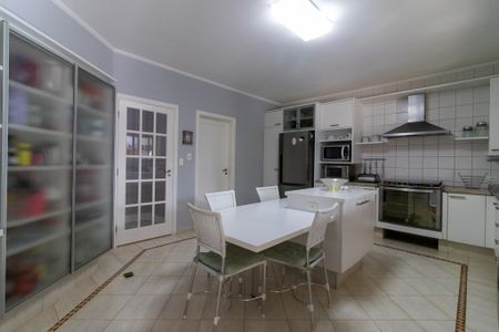 Casa de condomínio à venda com 390m², 4 quartos e 4 vagasCozinha