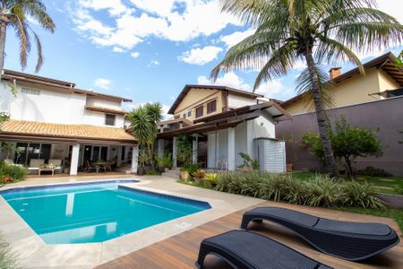 Casa de condomínio à venda com 390m², 4 quartos e 4 vagasPiscina