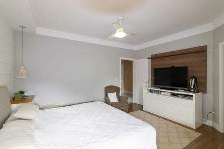 Casa de condomínio à venda com 390m², 4 quartos e 4 vagasSuíte 1