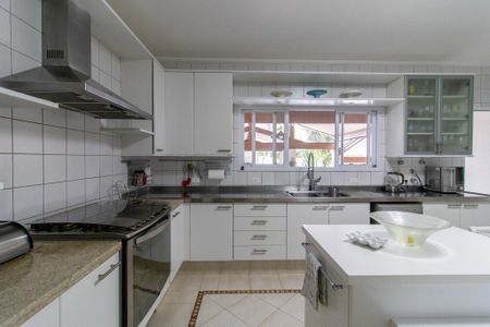 Casa de condomínio à venda com 390m², 4 quartos e 4 vagasCozinha