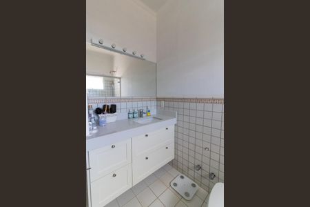 Casa de condomínio à venda com 390m², 4 quartos e 4 vagasBanheiro da Suíte 2