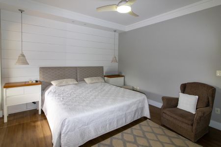 Casa de condomínio à venda com 390m², 4 quartos e 4 vagasSuíte 1