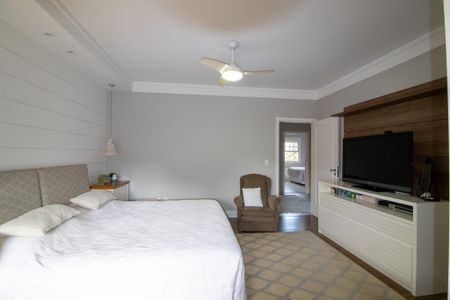 Casa de condomínio à venda com 390m², 4 quartos e 4 vagasSuíte 1