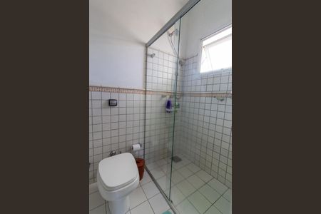 Casa de condomínio à venda com 390m², 4 quartos e 4 vagasBanheiro da Suíte 2