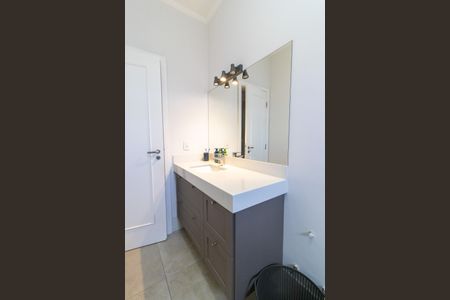 Casa de condomínio à venda com 390m², 4 quartos e 4 vagasBanheiro Social