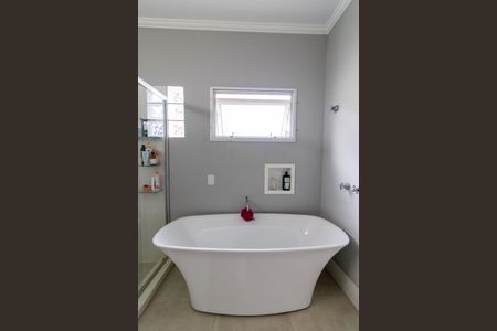 Casa de condomínio à venda com 390m², 4 quartos e 4 vagasBanheiro da Suíte 1