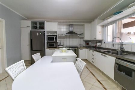 Casa de condomínio à venda com 390m², 4 quartos e 4 vagasCozinha