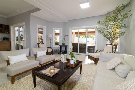 Casa de condomínio à venda com 390m², 4 quartos e 4 vagasSala