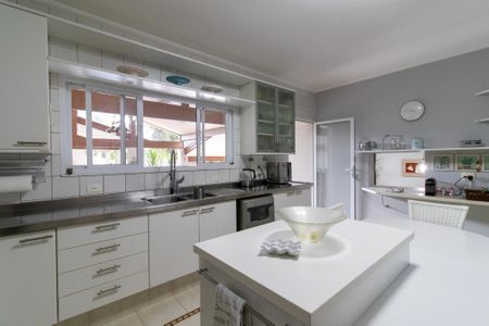 Casa de condomínio à venda com 390m², 4 quartos e 4 vagasCozinha