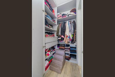 Casa à venda com 160m², 3 quartos e 2 vagasSuíte - Closet
