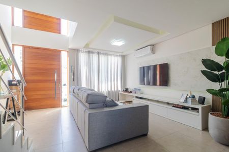 Casa à venda com 160m², 3 quartos e 2 vagasSala