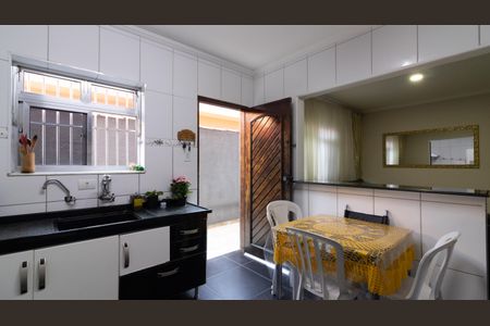 Casa à venda com 150m², 2 quartos e 2 vagas Casa à venda com 150m², 2 quartos e 2 vagasCozinha