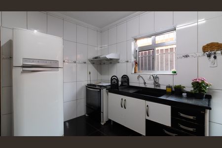 Casa à venda com 150m², 2 quartos e 2 vagas Casa à venda com 150m², 2 quartos e 2 vagasCozinha