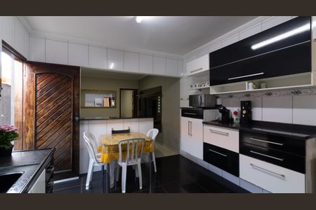 Casa à venda com 150m², 2 quartos e 2 vagas Casa à venda com 150m², 2 quartos e 2 vagasCozinha