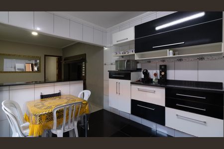 Casa à venda com 150m², 2 quartos e 2 vagas Casa à venda com 150m², 2 quartos e 2 vagasCozinha