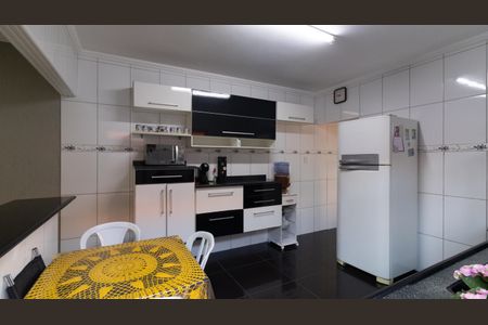 Casa à venda com 150m², 2 quartos e 2 vagas Casa à venda com 150m², 2 quartos e 2 vagasCozinha