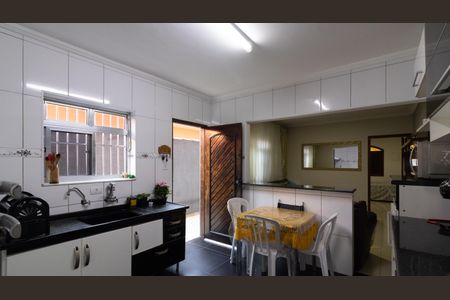 Casa à venda com 150m², 2 quartos e 2 vagas Casa à venda com 150m², 2 quartos e 2 vagasCozinha