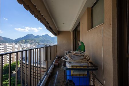 Apartamento à venda com 225m², 5 quartos e 4 vagasQuarto Suite 2 Varanda