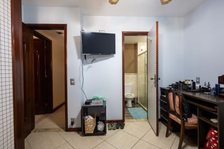 Apartamento à venda com 225m², 5 quartos e 4 vagasQuarto Suite 3