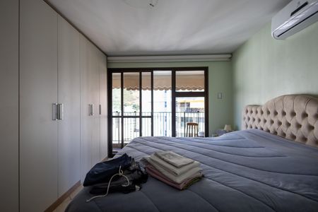 Apartamento à venda com 225m², 5 quartos e 4 vagasQuarto Suite 2