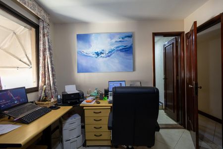 Apartamento à venda com 225m², 5 quartos e 4 vagasQuarto Suite 4