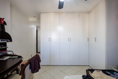 Apartamento à venda com 225m², 5 quartos e 4 vagasQuarto Suite
