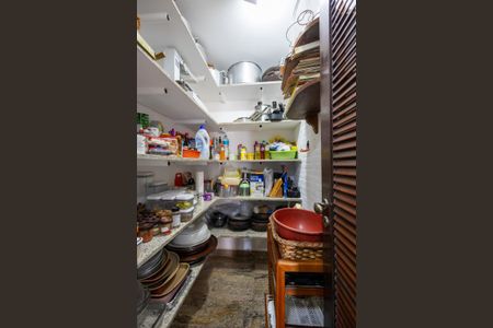 Apartamento à venda com 225m², 5 quartos e 4 vagasCozinha Dispensa