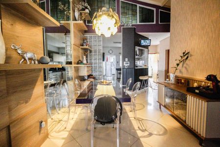 Casa à venda com 600m², 4 quartos e 6 vagasSala de jantar