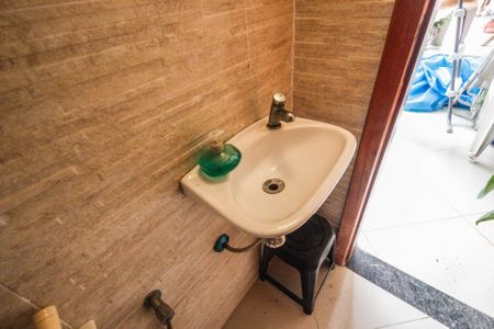 Casa à venda com 600m², 4 quartos e 6 vagasBanheiro de serviço 2