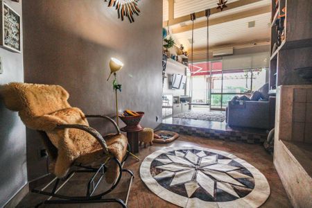 Casa à venda com 600m², 4 quartos e 6 vagasSala