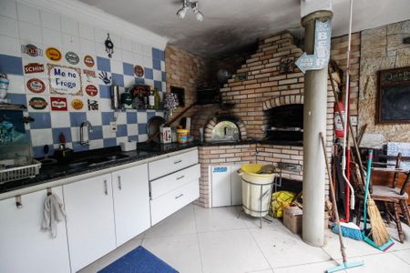 Casa à venda com 600m², 4 quartos e 6 vagasChurrasqueira