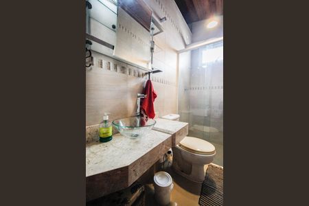 Casa à venda com 600m², 4 quartos e 6 vagasBanheiro de serviço 1