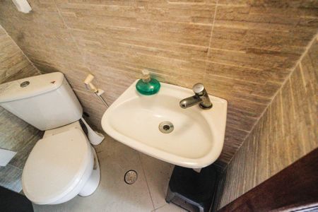 Casa à venda com 600m², 4 quartos e 6 vagasBanheiro de serviço 2