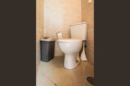 Casa à venda com 600m², 4 quartos e 6 vagasBanheiro de serviço 2