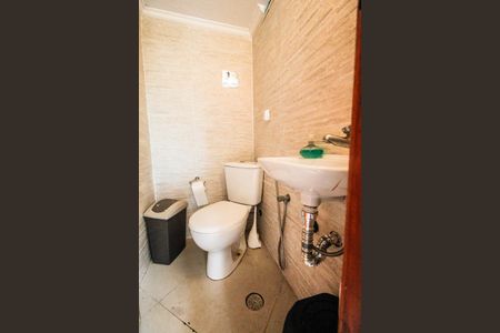 Casa à venda com 600m², 4 quartos e 6 vagasBanheiro de serviço 2