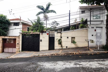 Casa à venda com 600m², 4 quartos e 6 vagasFachada