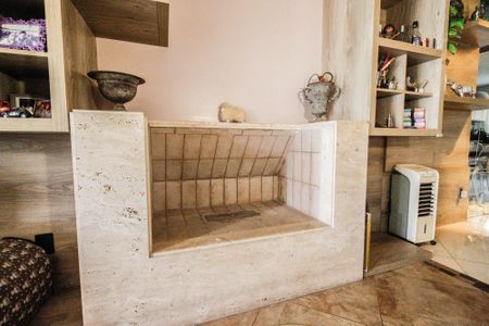 Casa à venda com 600m², 4 quartos e 6 vagasSala