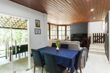 Casa de condomínio à venda com 200m², 3 quartos e 5 vagasSala de Jantar