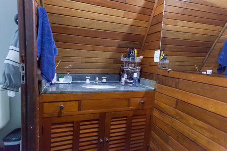 Casa de condomínio à venda com 200m², 3 quartos e 5 vagasBanheiro da Suíte