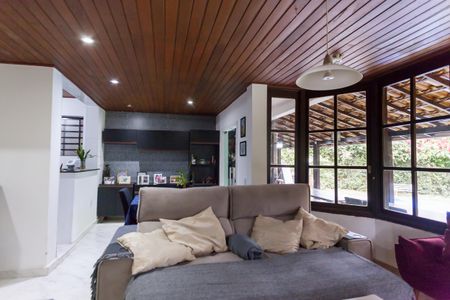 Casa de condomínio à venda com 200m², 3 quartos e 5 vagasSala de TV