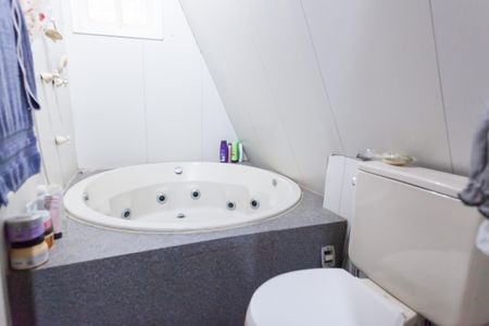 Casa de condomínio à venda com 200m², 3 quartos e 5 vagasBanheiro da Suíte