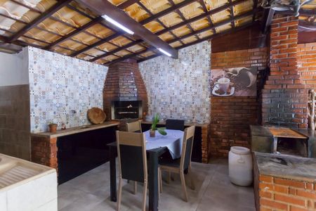 Casa de condomínio à venda com 200m², 3 quartos e 5 vagasChurrasqueira