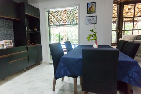 Casa de condomínio à venda com 200m², 3 quartos e 5 vagasSala de Jantar