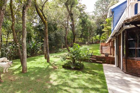 Casa de condomínio à venda com 200m², 3 quartos e 5 vagasQuintal