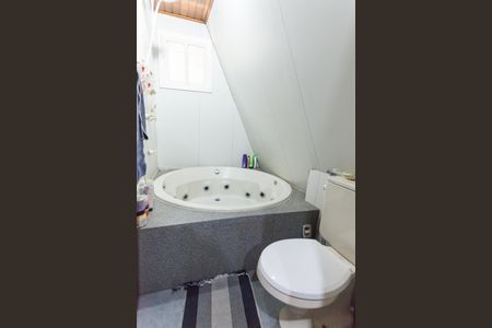 Casa de condomínio à venda com 200m², 3 quartos e 5 vagasBanheiro da Suíte