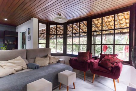 Casa de condomínio à venda com 200m², 3 quartos e 5 vagasSala de TV