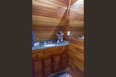 Casa de condomínio à venda com 200m², 3 quartos e 5 vagasBanheiro da Suíte