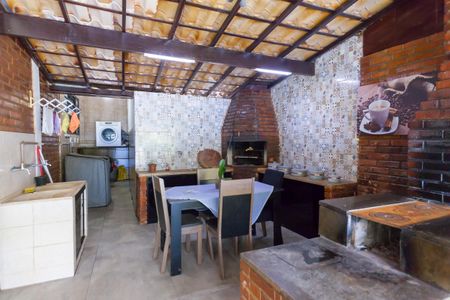 Casa de condomínio à venda com 200m², 3 quartos e 5 vagasChurrasqueira