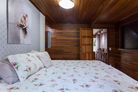 Casa de condomínio à venda com 200m², 3 quartos e 5 vagasSuíte